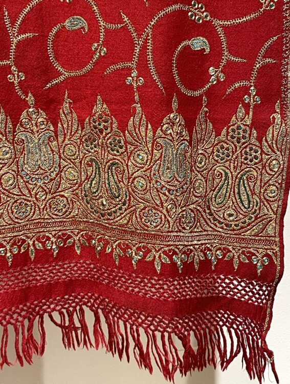 Red kasmiri detail