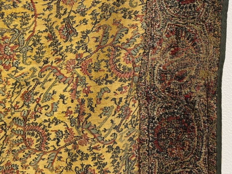 Gold Kashmiri- detail