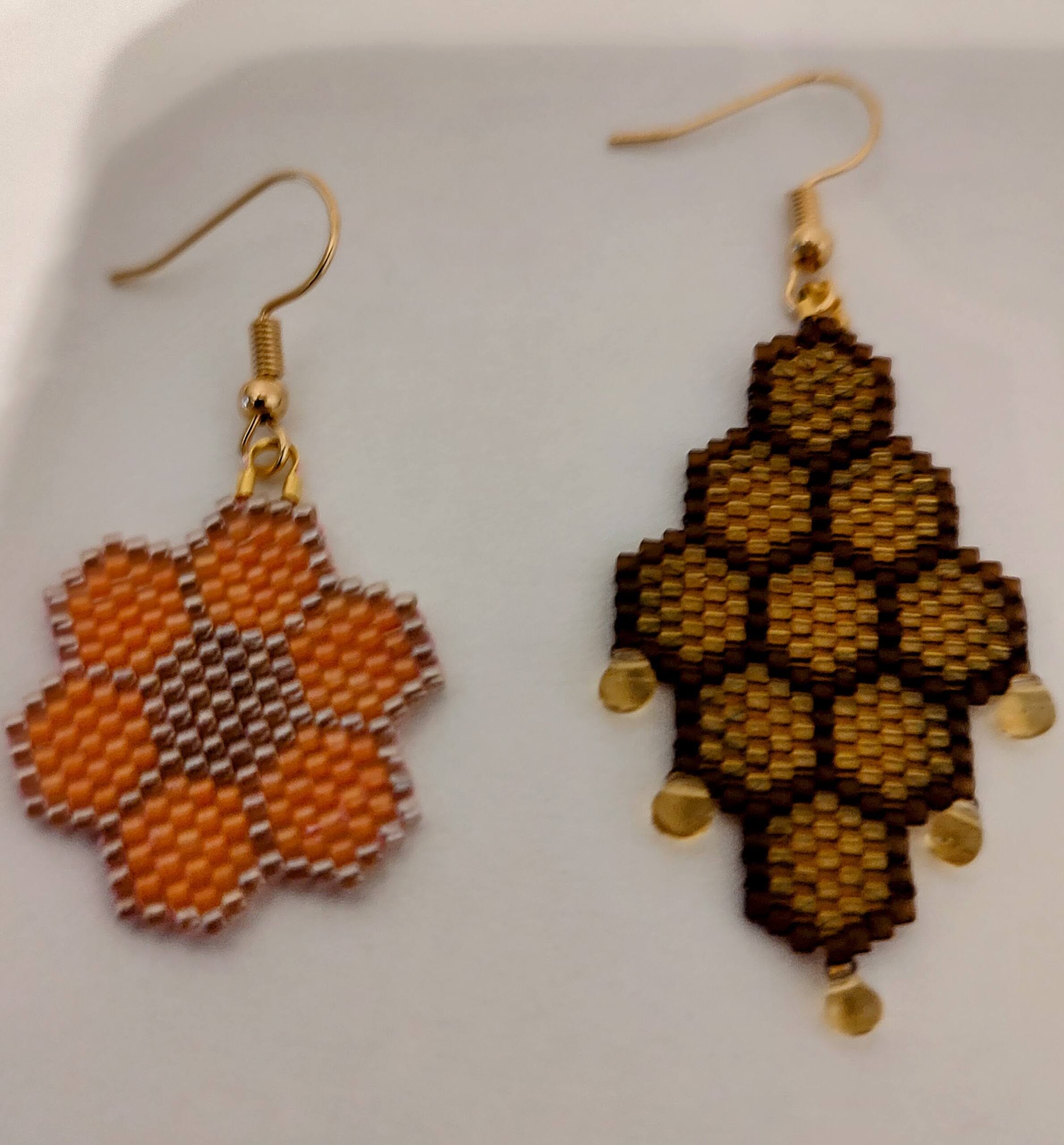 Beaded Peyote Flower Earrings - Image 4