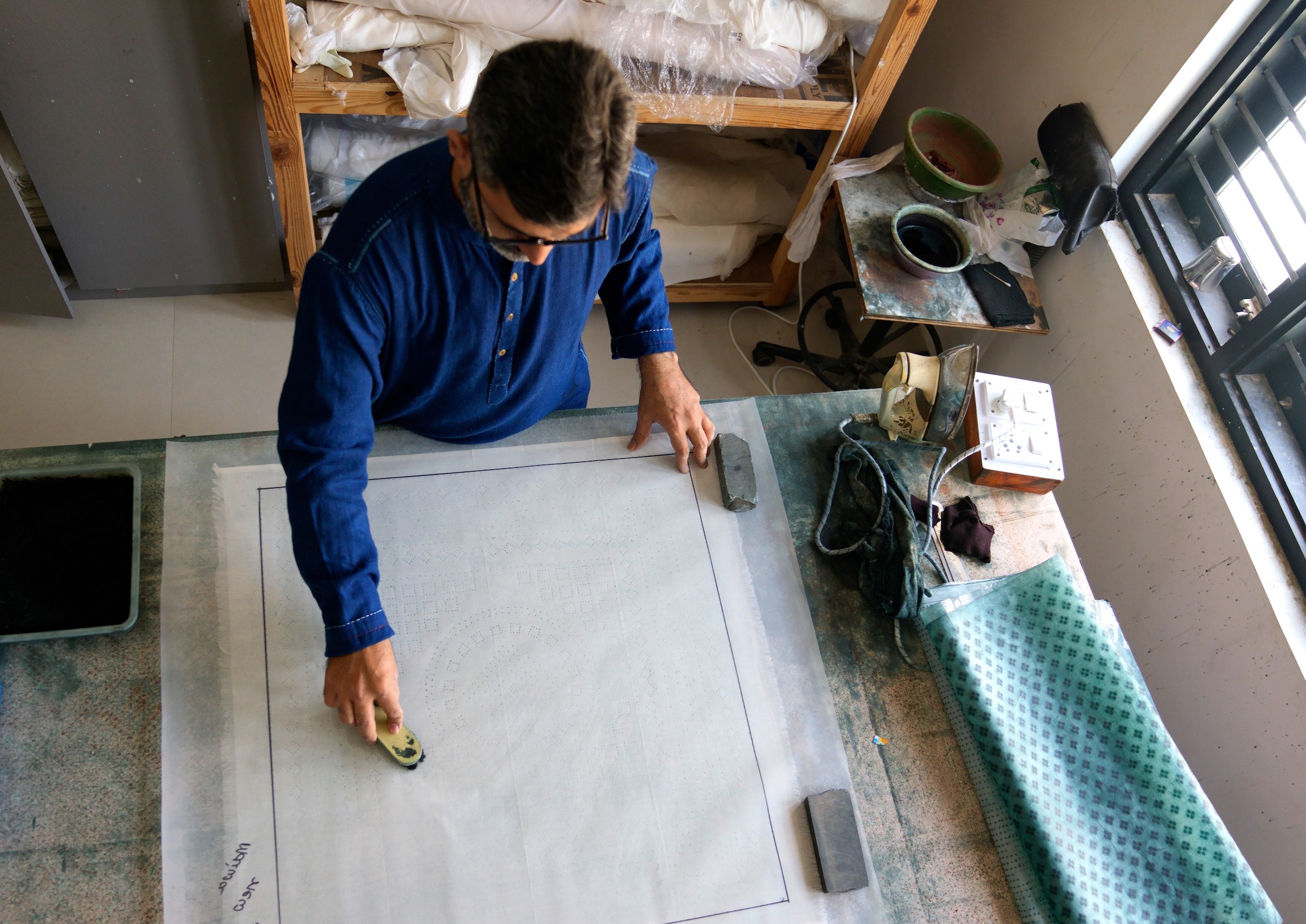 Bandhani Resist Dyeing + Ajrakh Block Printing with Natural Dyes • Abduljabbar Khatri + Sufiyan Khatri - Image 6